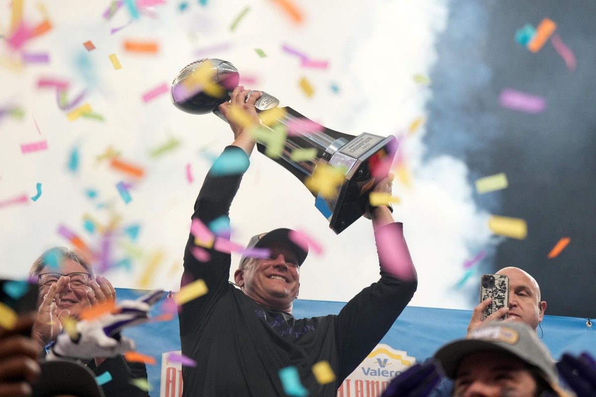 Kalen DeBoer holds up the Alamo Bowl trophy after beating Texas.