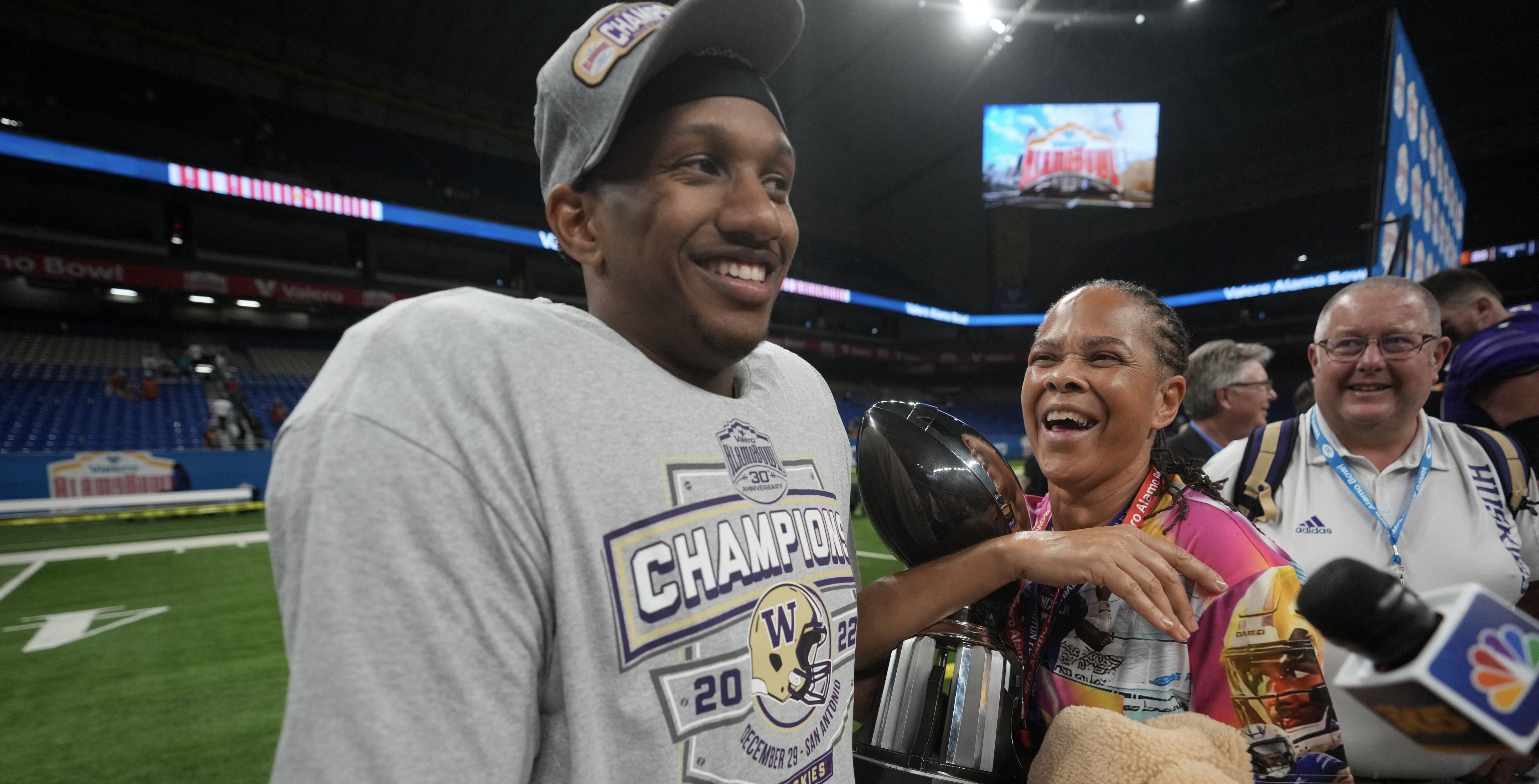 Perseverance Runs in Penix Family as Parents Drive 16 Hours to See Alamo Bowl - Sports Illustrated Washington Huskies News, Analysis and More