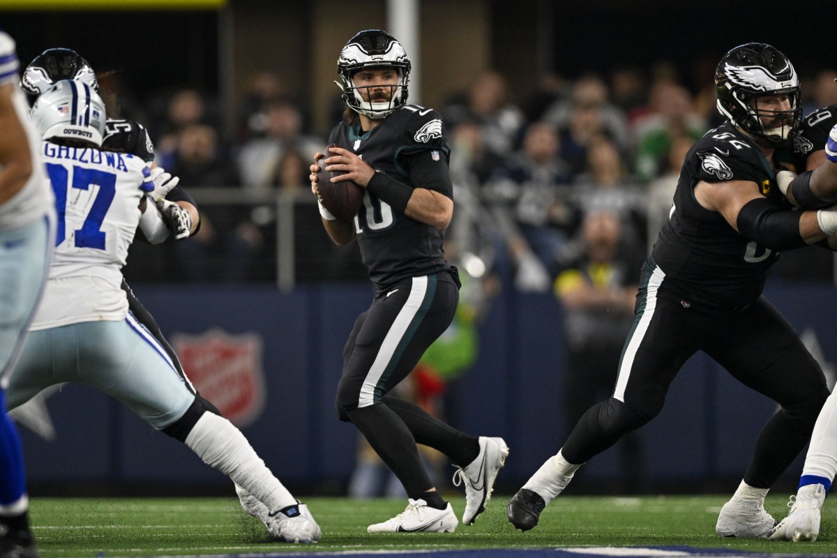 Philadelphia Eagles quarterback Gardner Minshew (10) drops back to pass against the Dallas Cowboys. Mandatory Credit: Jerome Miron-USA TODAY Sports