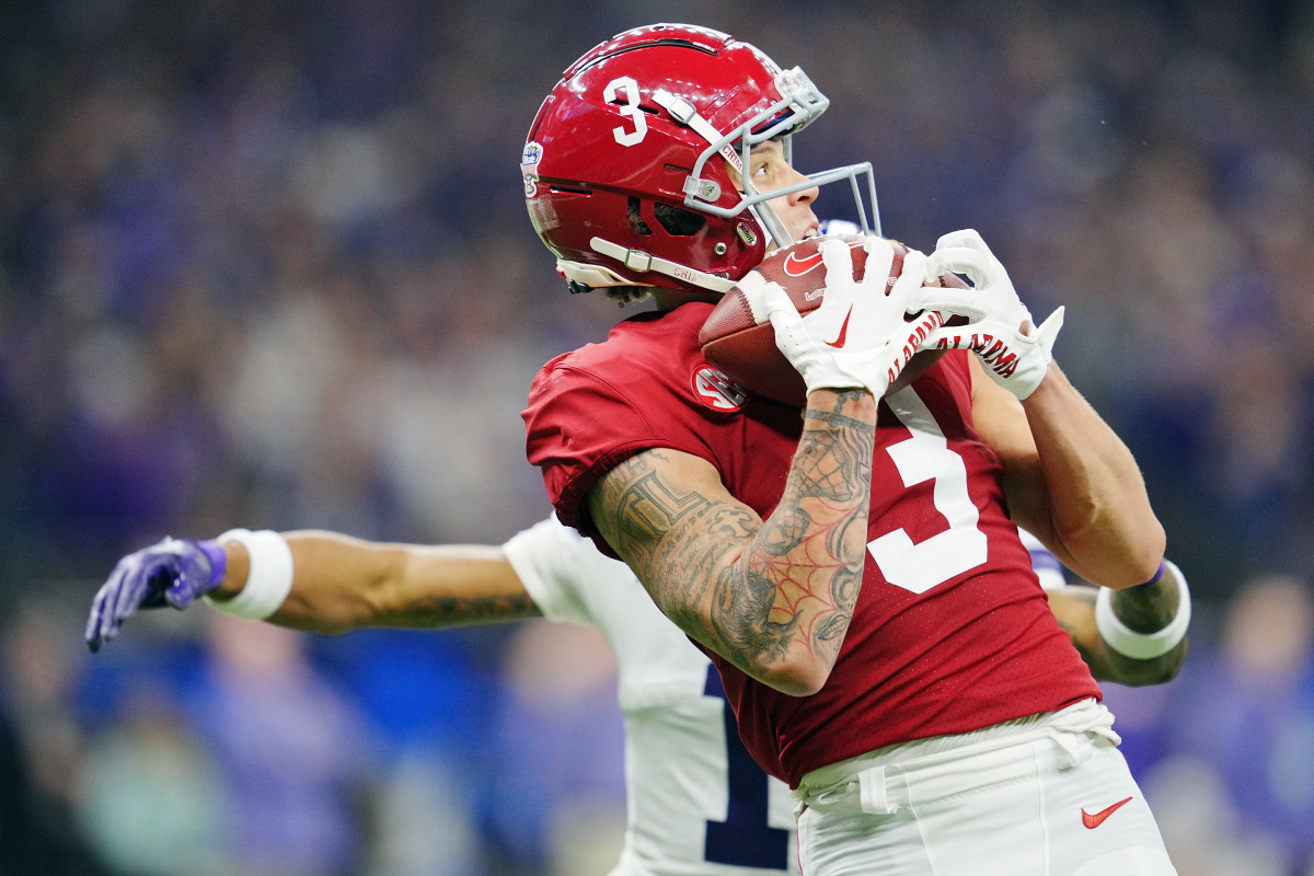 Alabama Crimson Tide wide receiver Jermaine Burton (3) catches a pass against the Kansas State Wildcats during the first half in the 2022 Sugar Bowl at Caesars Superdome.