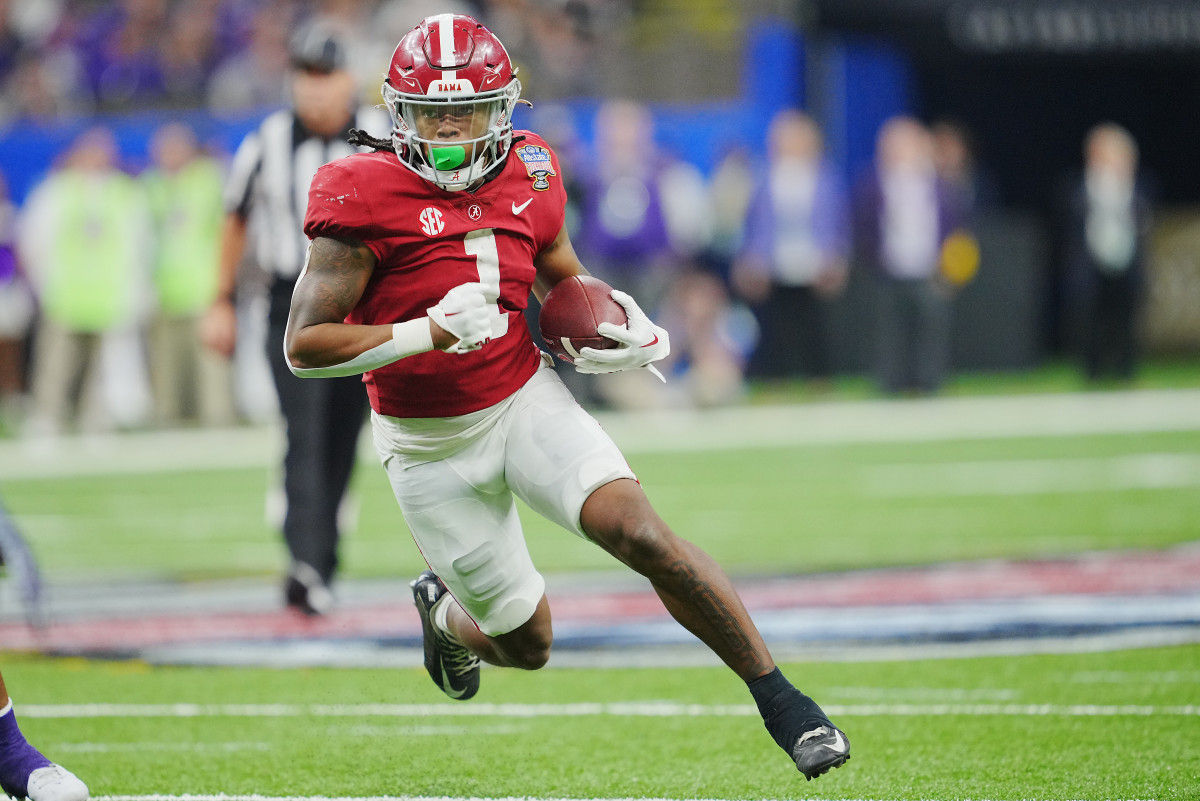 Alabama Crimson Tide running back Jahmyr Gibbs (1) runs the ball against the Kansas State Wildcats during the second half in the 2022 Sugar Bowl at Caesars Superdome.