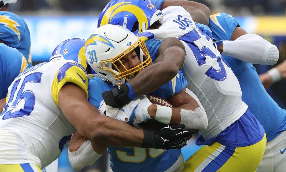 lokalisere Fremragende Allieret Los Angeles Rams Run Defense Implodes vs. Austin Ekeler, Los Angeles  Chargers - Sports Illustrated LA Rams News, Analysis and More