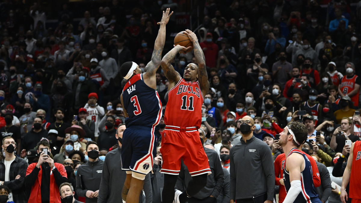 Chicago Bulls forward DeMar DeRozan hits a game winning three point shot over Washington Wizards guard Bradley Beal