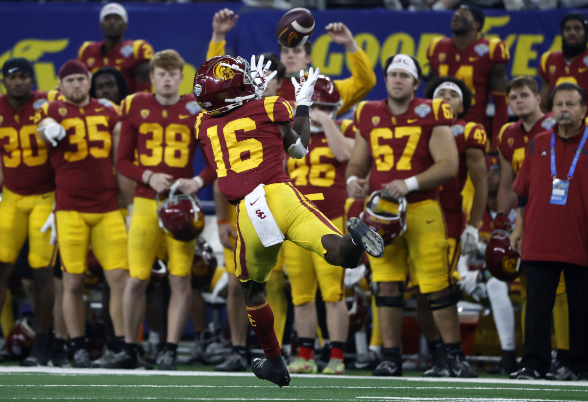 Look Photos from USC's Cotton Bowl collapse vs. Tulane Sports