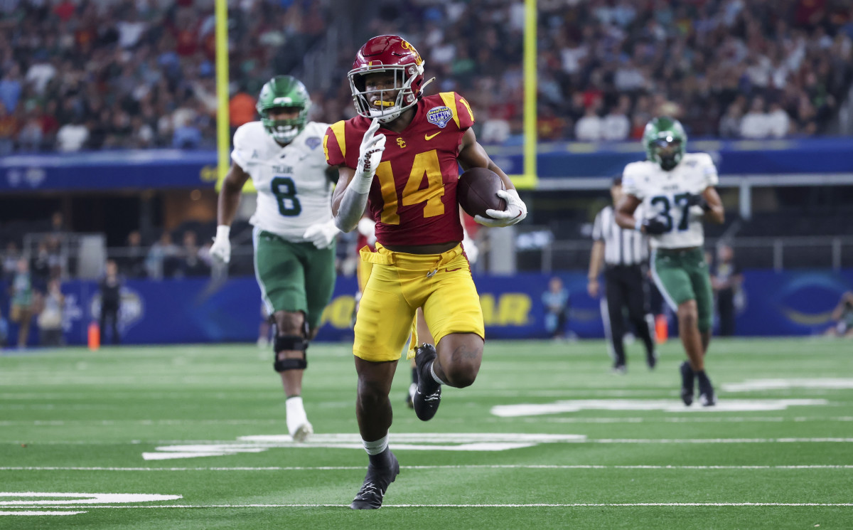 Look Photos from USC's Cotton Bowl collapse vs. Tulane Sports