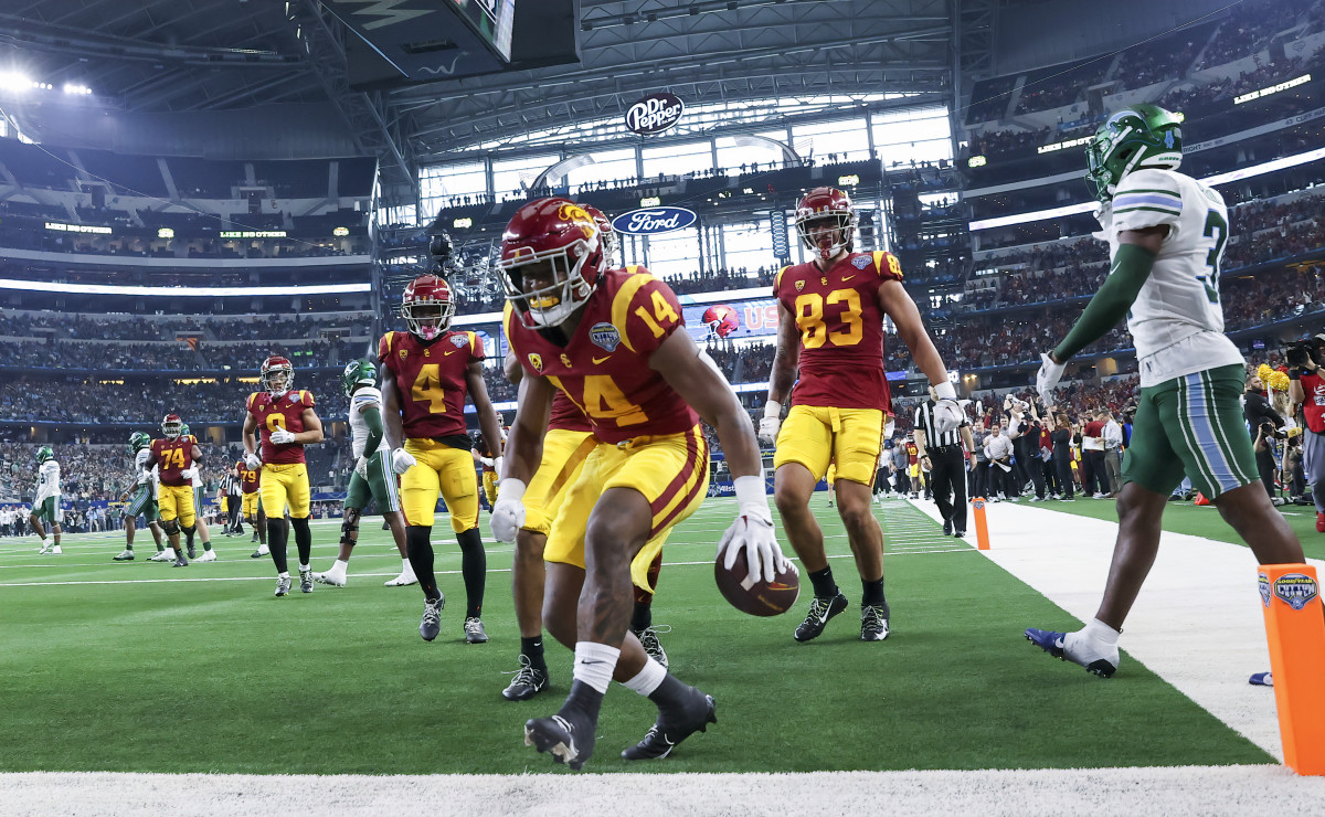 Look Photos from USC's Cotton Bowl collapse vs. Tulane Sports