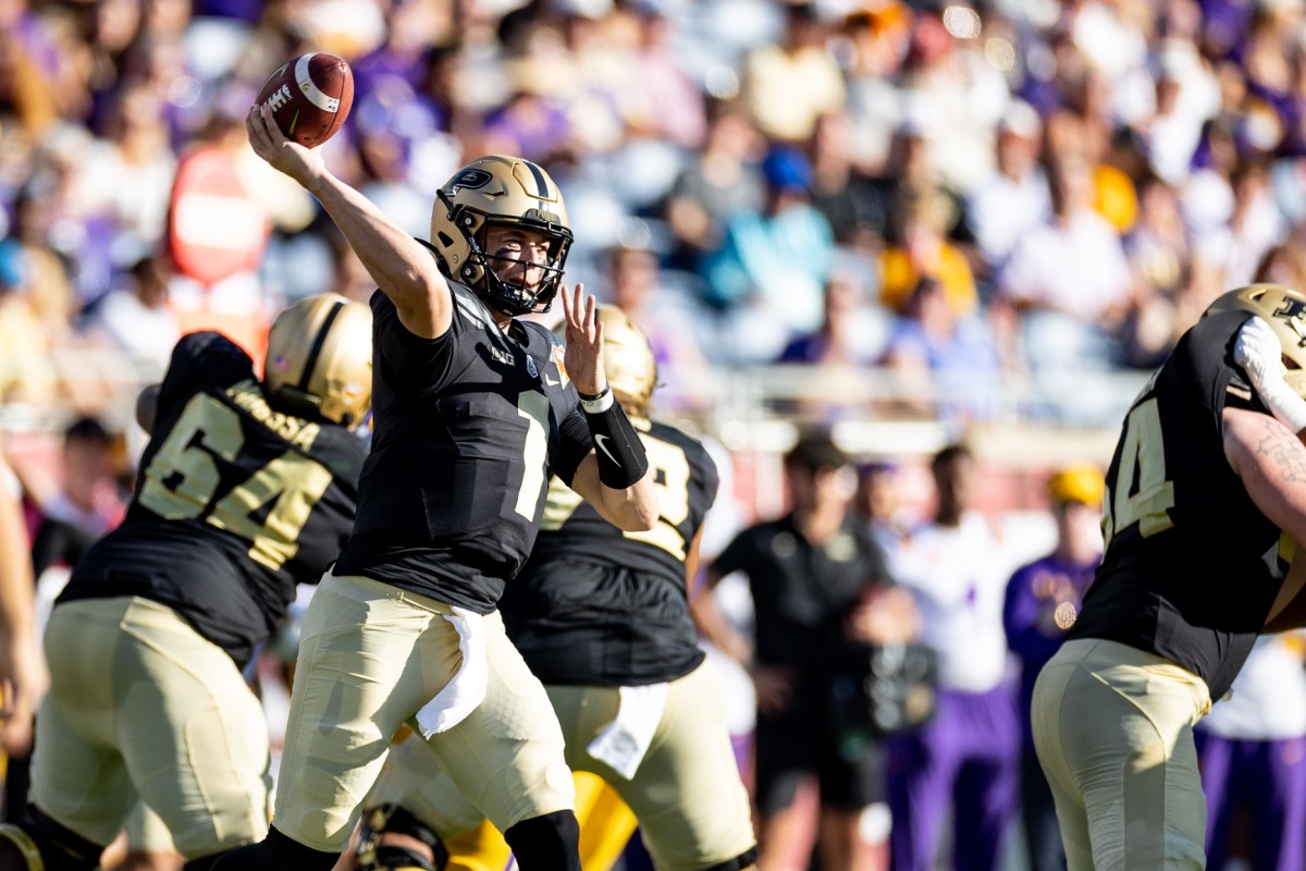 Purdue Boilermakers quarterback Michael Alaimo (1) throws the ball during the second half against the LSU Tigers at Camping World Stadium.