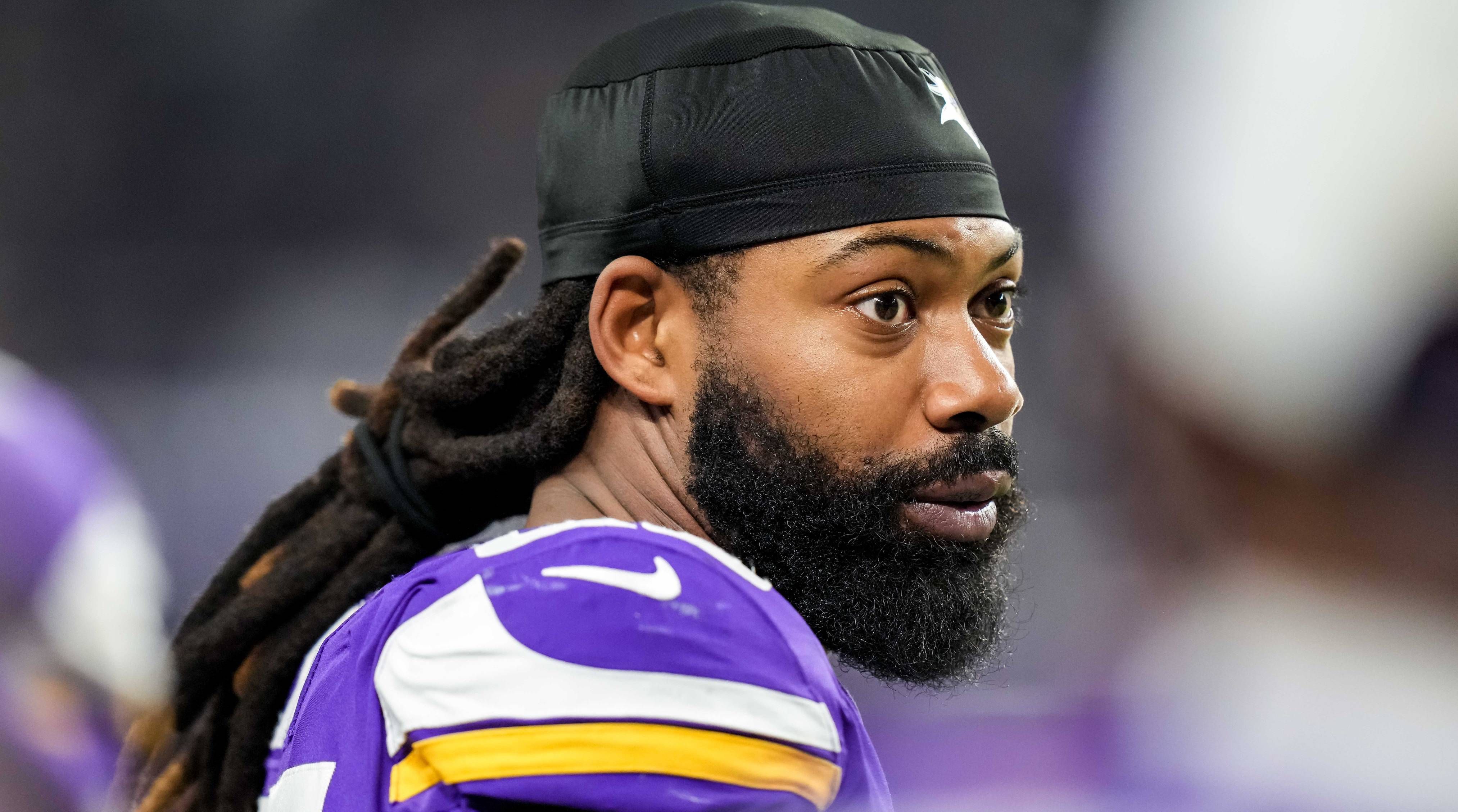 Vikings' Za'Darius Smith Refuses to Shake Packers' Hands at Coin Toss - Vimarsana News