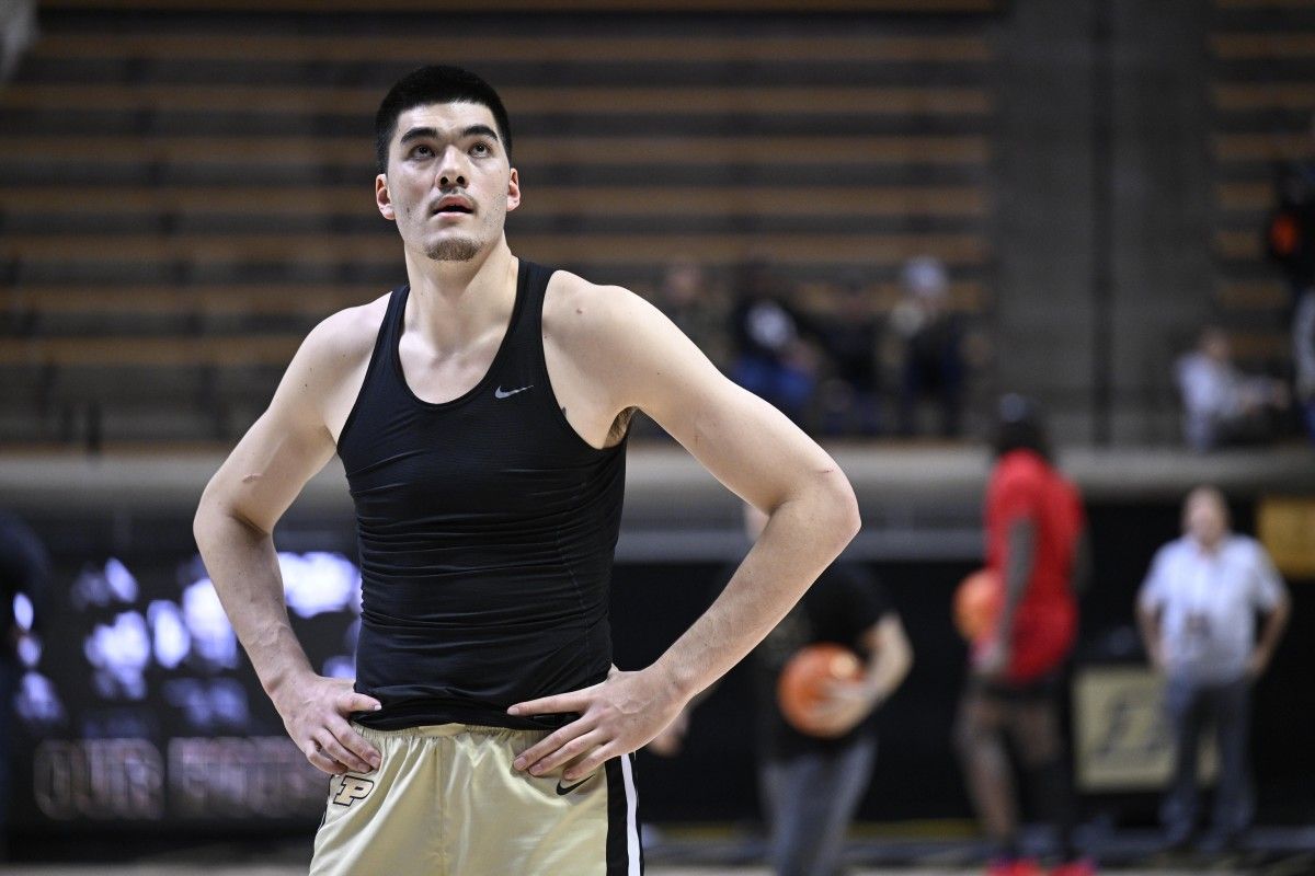 Zach edey warmups vs rutgers
