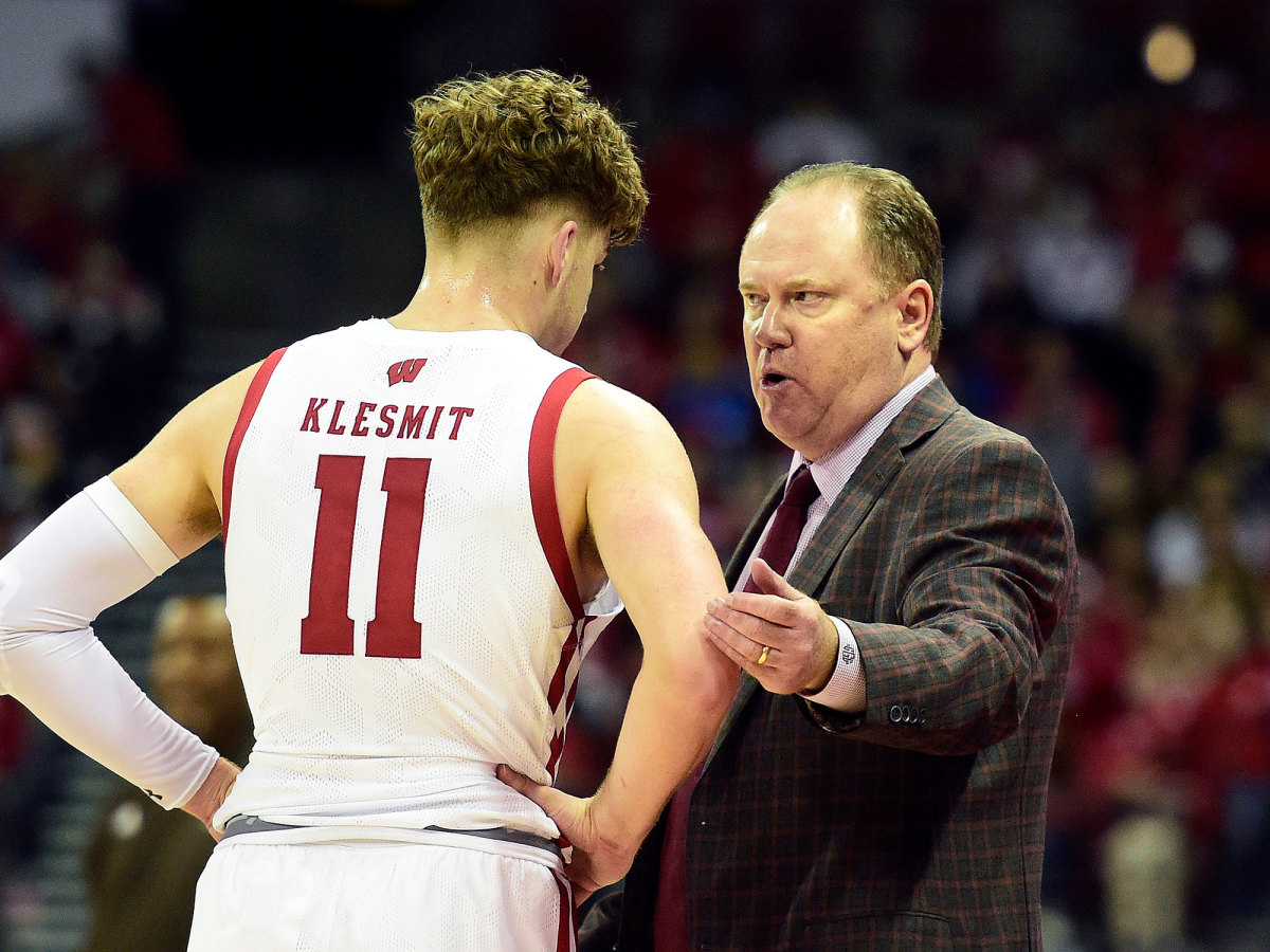Wisconsin coach Greg Gard talks to a player