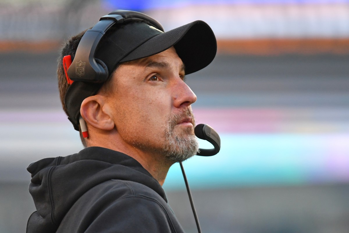 New Orleans Saints head coach Dennis Allen on the sidelines against the Philadelphia Eagles. Mandatory Credit: Eric Hartline-USA TODAY Sports