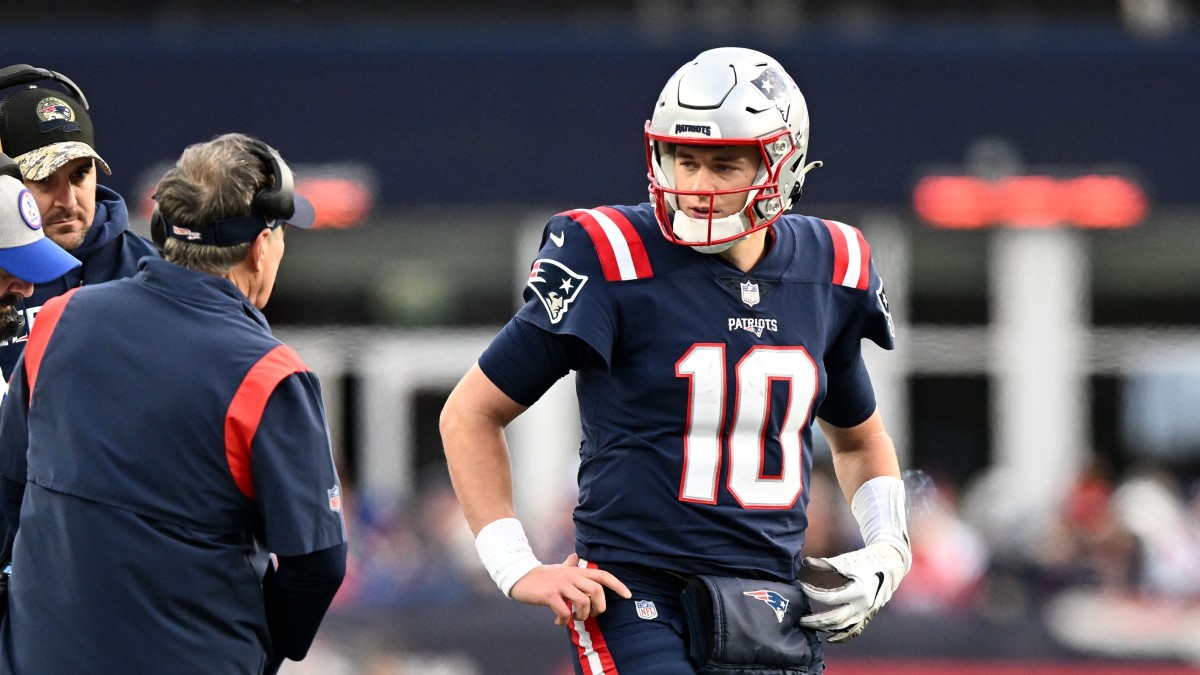Mac Jones appears clearly to be the starting quarterback during Patriots' OTAs.
