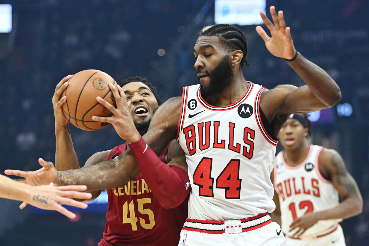 Cleveland Cavaliers guard Donovan Mitchell (45) drives to the basket against Chicago Bulls forward Patrick Williams
