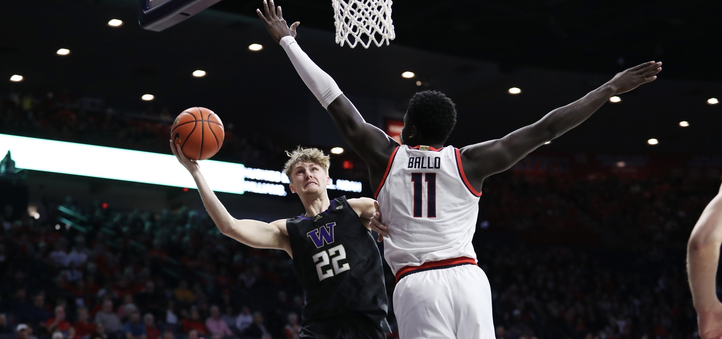 „Huskies“ suteikia Arizonai žaidimą, bet negali jo laimėti