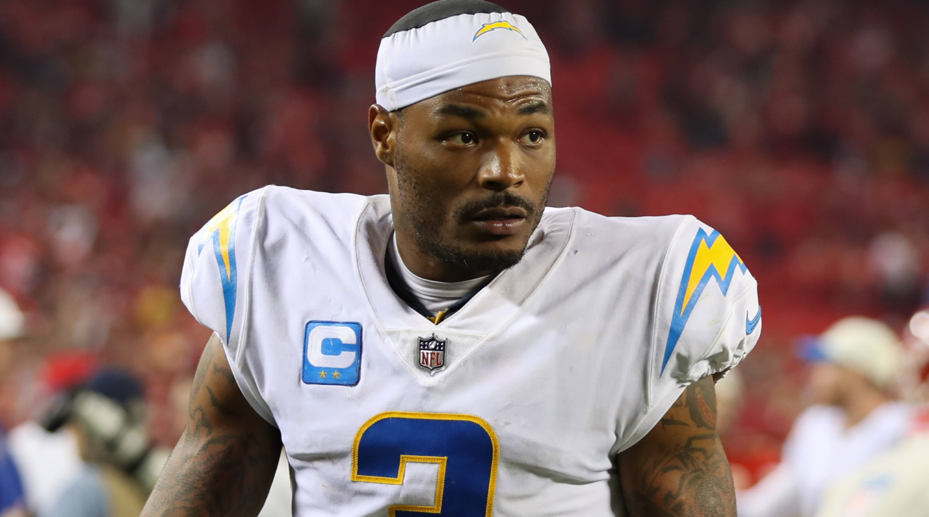 KANSAS CITY, MO - SEPTEMBER 15: Los Angeles Chargers safety Derwin James Jr. (3) after an NFL, American Football Herren, USA game between the Los Angeles Chargers and Kansas City Chiefs on September 15, 2022 at GEHA Field at Arrowhead Stadium in Kansas City, MO. Photo by Scott Winters/Icon Sportswire) NFL: SEP 15 Chargers at Chiefs Icon2209150638