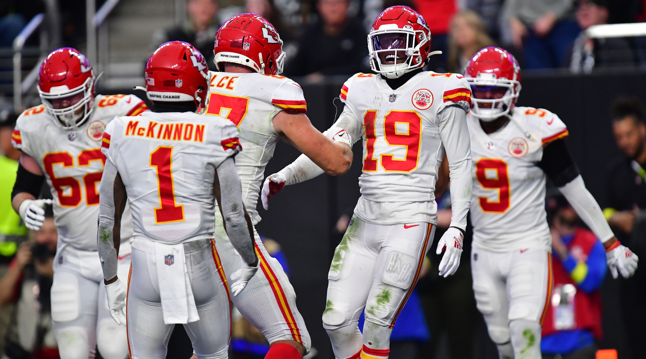 Chiefs Conjure Up Childhood Memories With ‘Snow Globe’ Play Sports