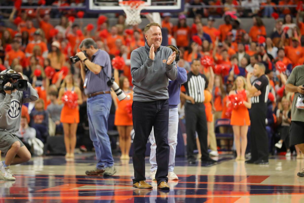 The Auburn Daily Show Message boards are obsessed with Auburn football