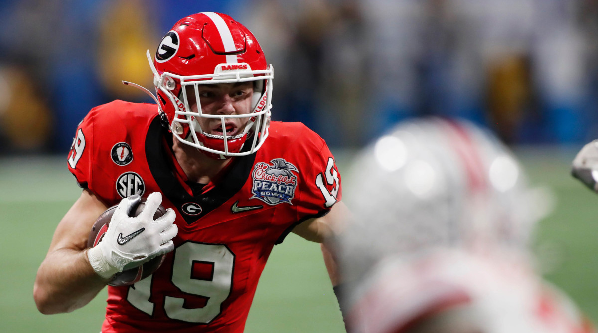 Georgia tight end Brock Bowers looks for a running lane vs. Ohio State.