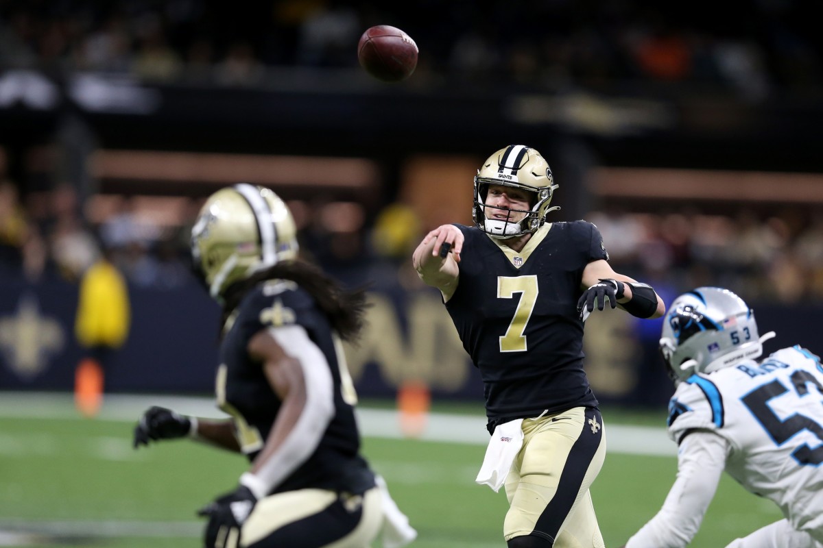New Orleans Saints Taysom Hill (7) throws a pass to running back Alvin Kamara (41) against the Carolina Panthers. Mandatory Credit: Chuck Cook-USA TODAY Sports