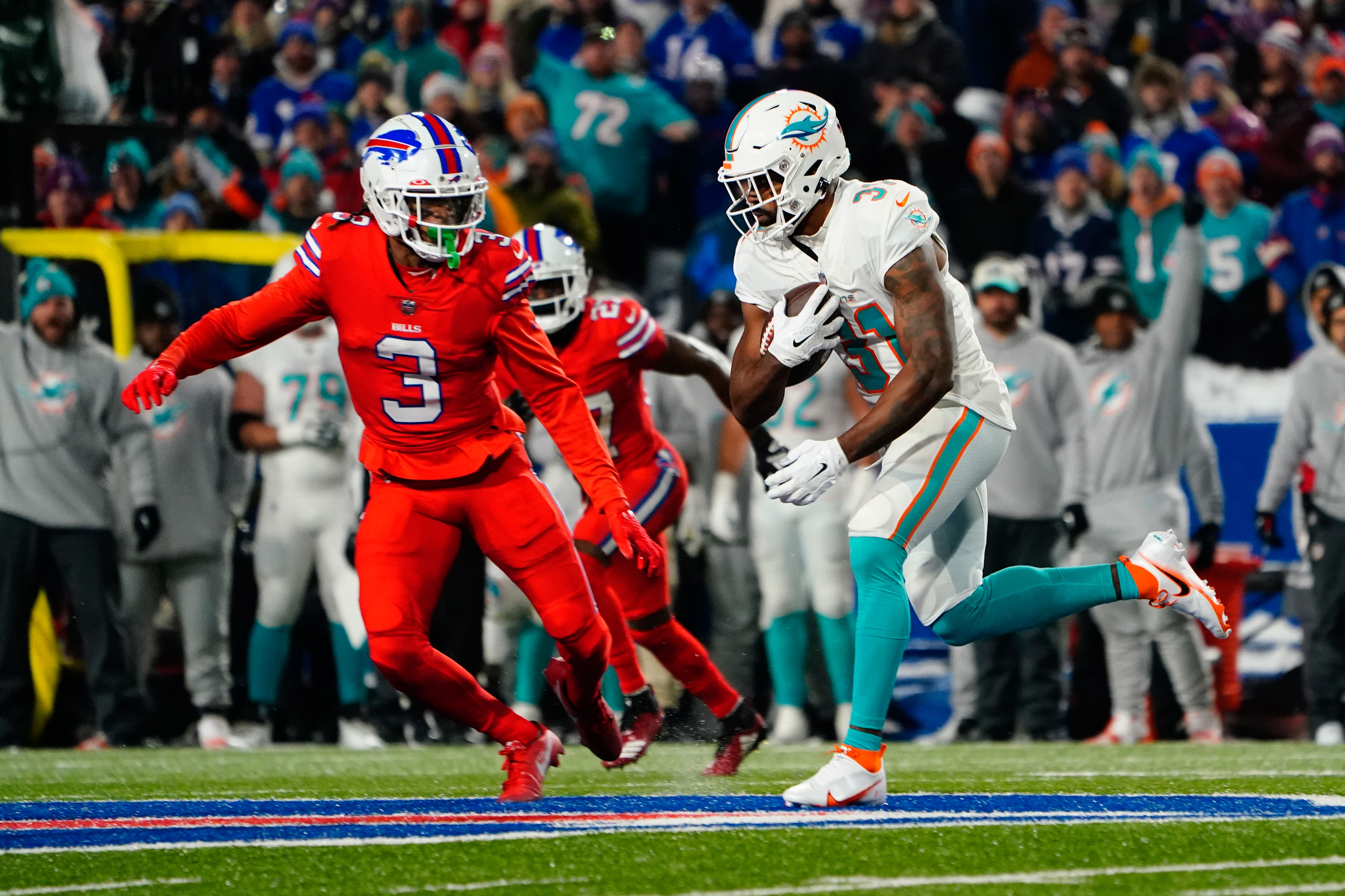 Miami Dolphins RB Raheem Mostert Injures Thumb; Will He Play vs. Buffalo Bills?