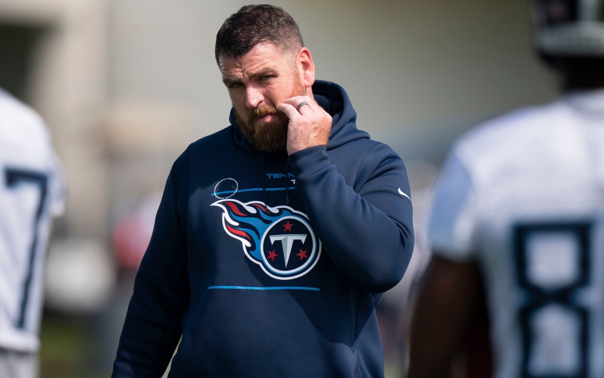 Tennessee Titans passing game coordinator Tim Kelly watches players during practice at Saint Thomas Sports Park Wednesday, June 1, 2022, in Nashville, Tenn.
