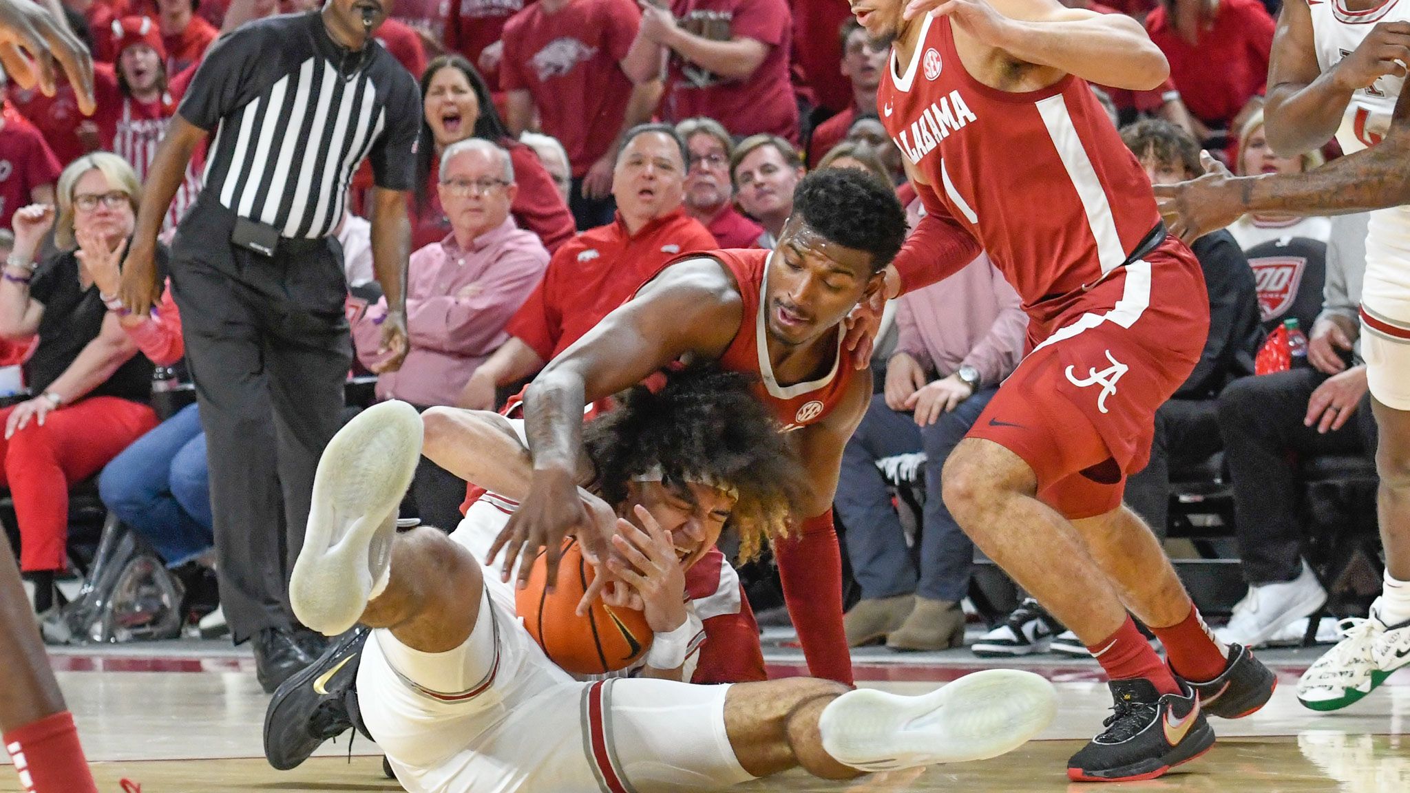 Alabama pulls away at end for dominating win over Razorbacks - Sports Illustrated All Hogs News, Analysis and More - Vimarsana News