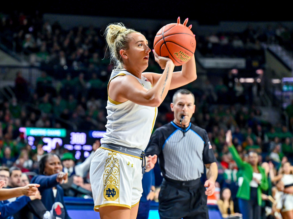 Notre Dame guard Dara Mabrey shoots a three-pointer in the first half against the UConn Huskies.