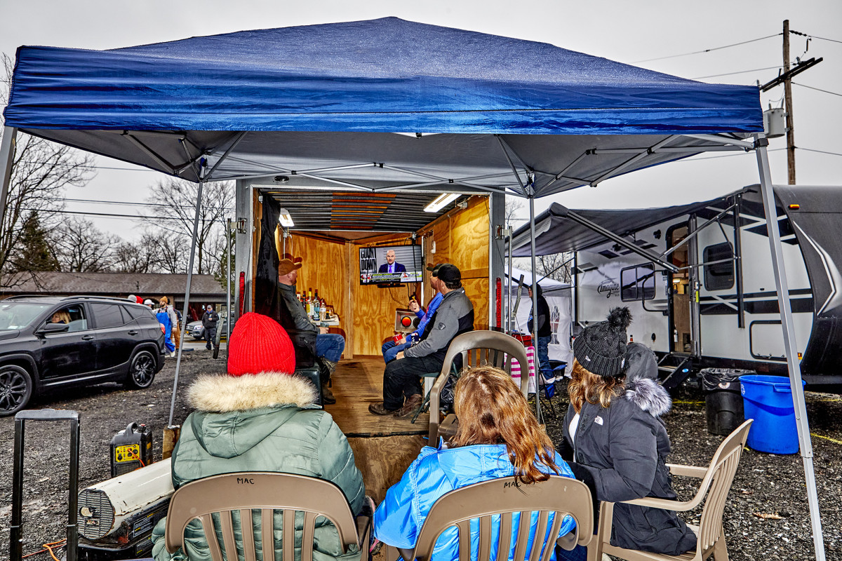 The tented, TV’ed, tippling pregame setups at Highmark get high marks for innovation.