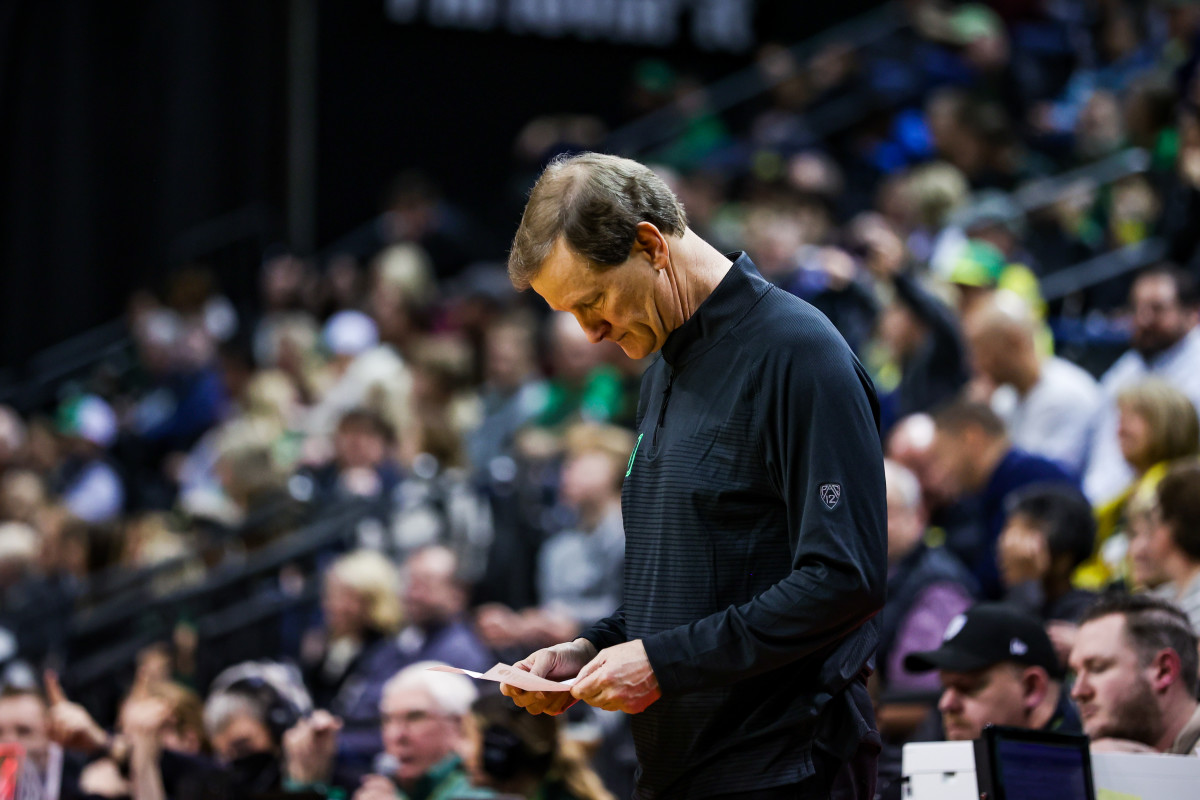 Dana Altman is looking for answers with Oregon's full roster finally healthy.