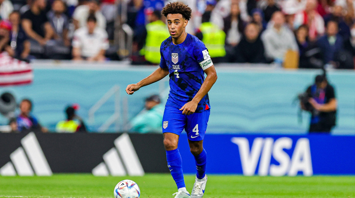 USMNT midfielder Tyler Adams looks to pass vs. England.