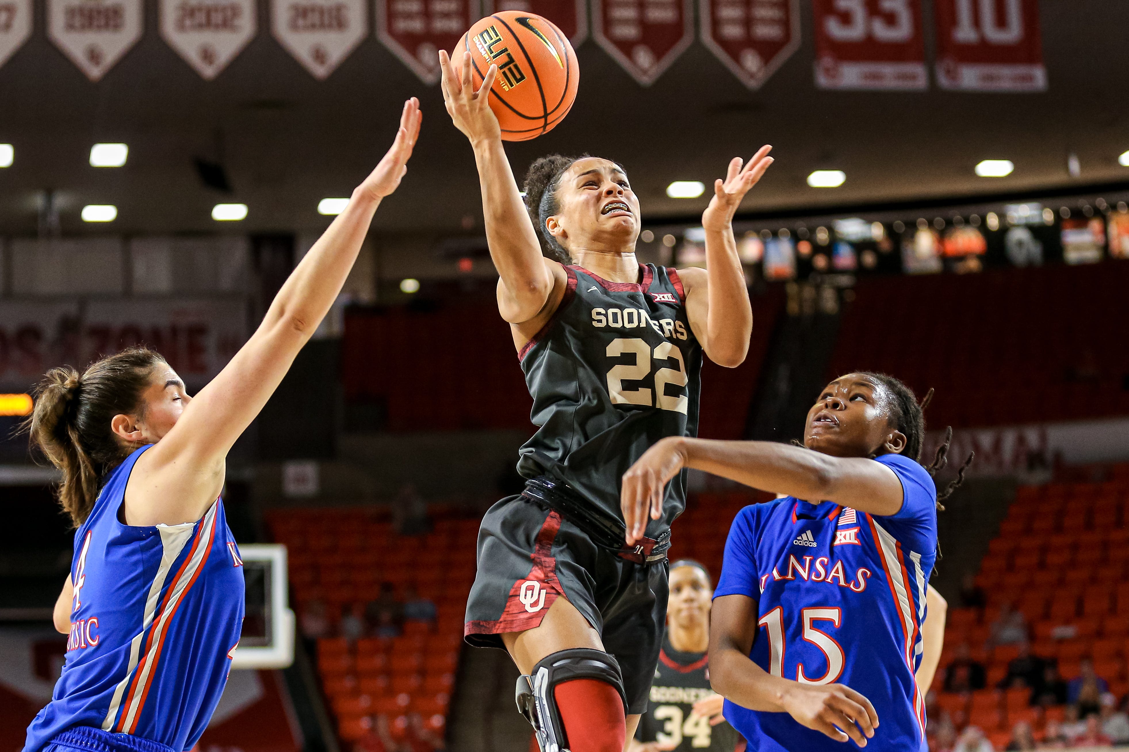 OU Basketball: Oklahoma Overcomes Slow Start to Beat No. 23 Kansas