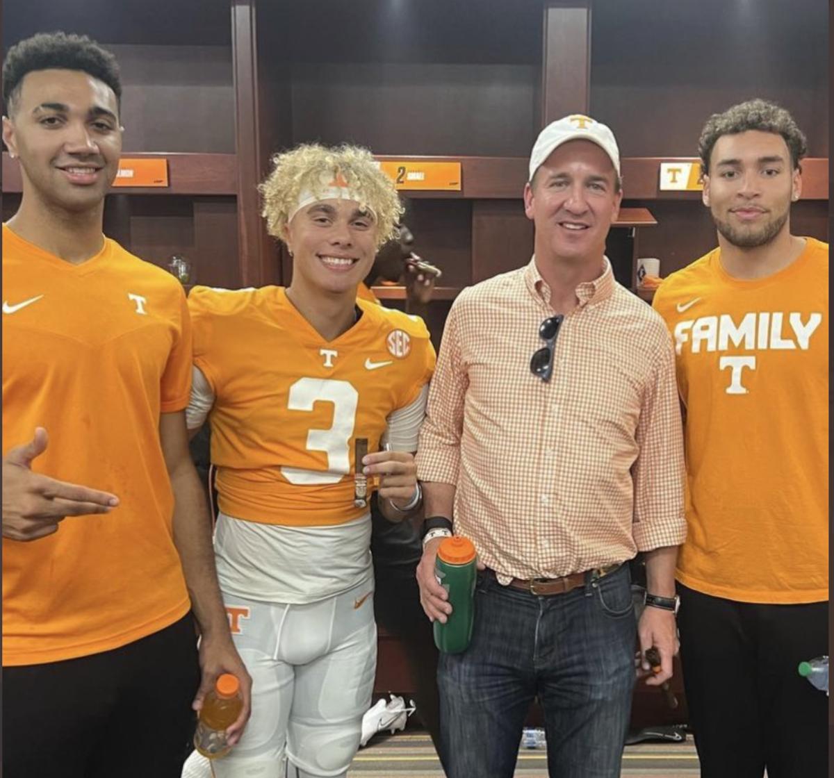Trayce Jackson-Davis (far left) poses with his brother Tayven Jackson (3), legend Peyton Manning and Indiana teammate Race Thompson after a Tennessee football. game in October. (USA TODAY Sports)