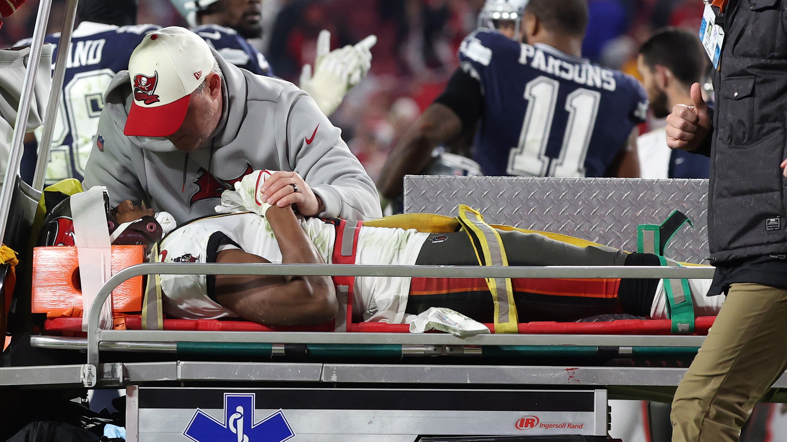 Bucs’ Russell Gage Hospitalized After Being Carted Off Field vs. Cowboys thumbnail