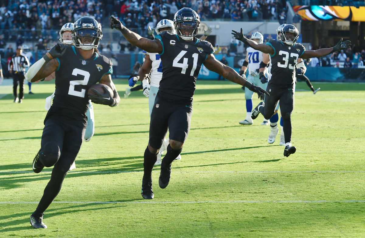 Jaguars safety Rayshawn Jenkins runs into the end zone with a game-winning pick-six against the Cowboys.