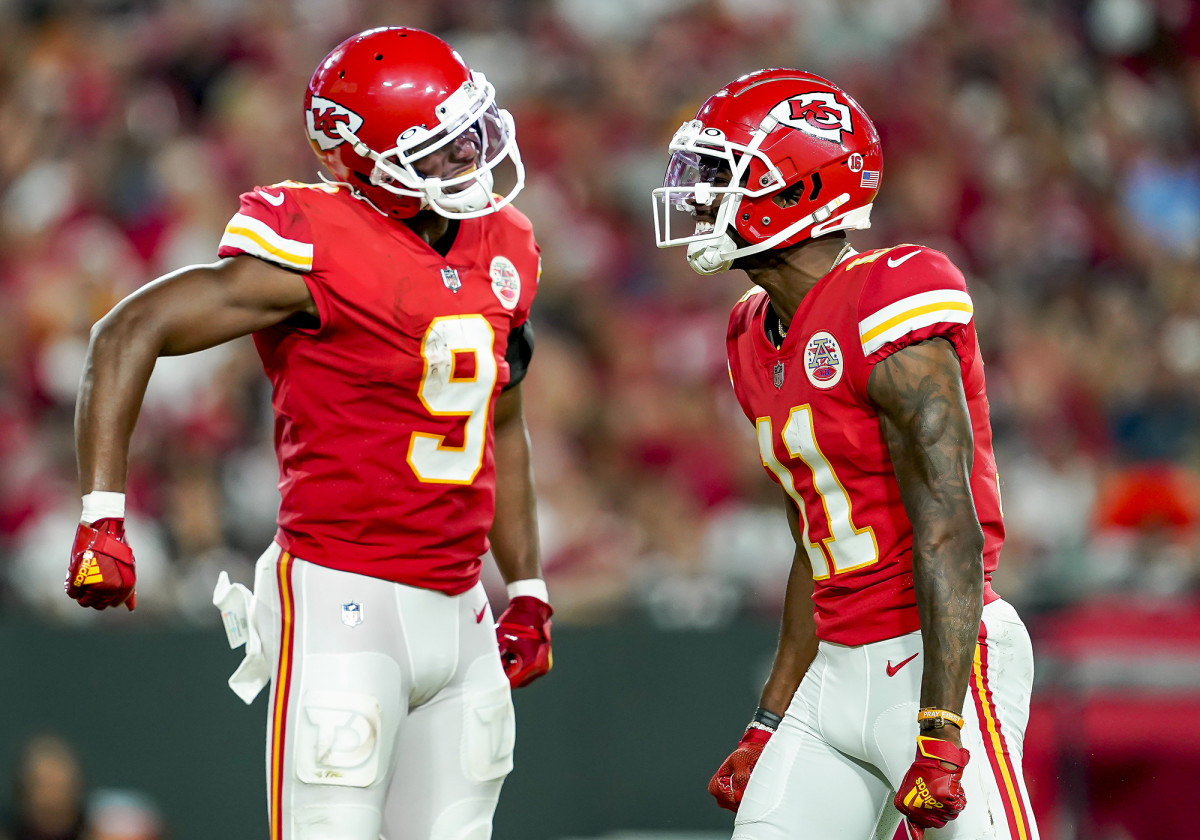 JuJu Smith-Schuster and Marquez Valdes-Scantling celebrate during a Chiefs game
