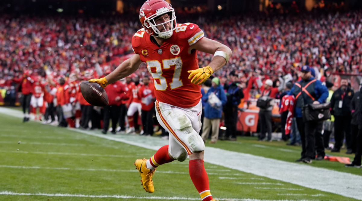 Kansas City Chiefs tight end Travis Kelce (87) celebrates his touchdown against the Jacksonville Jaguars during the first half of an NFL divisional round playoff football game, Saturday, Jan. 21, 2023, in Kansas City, Mo. (AP Photo/Ed Zurga)
