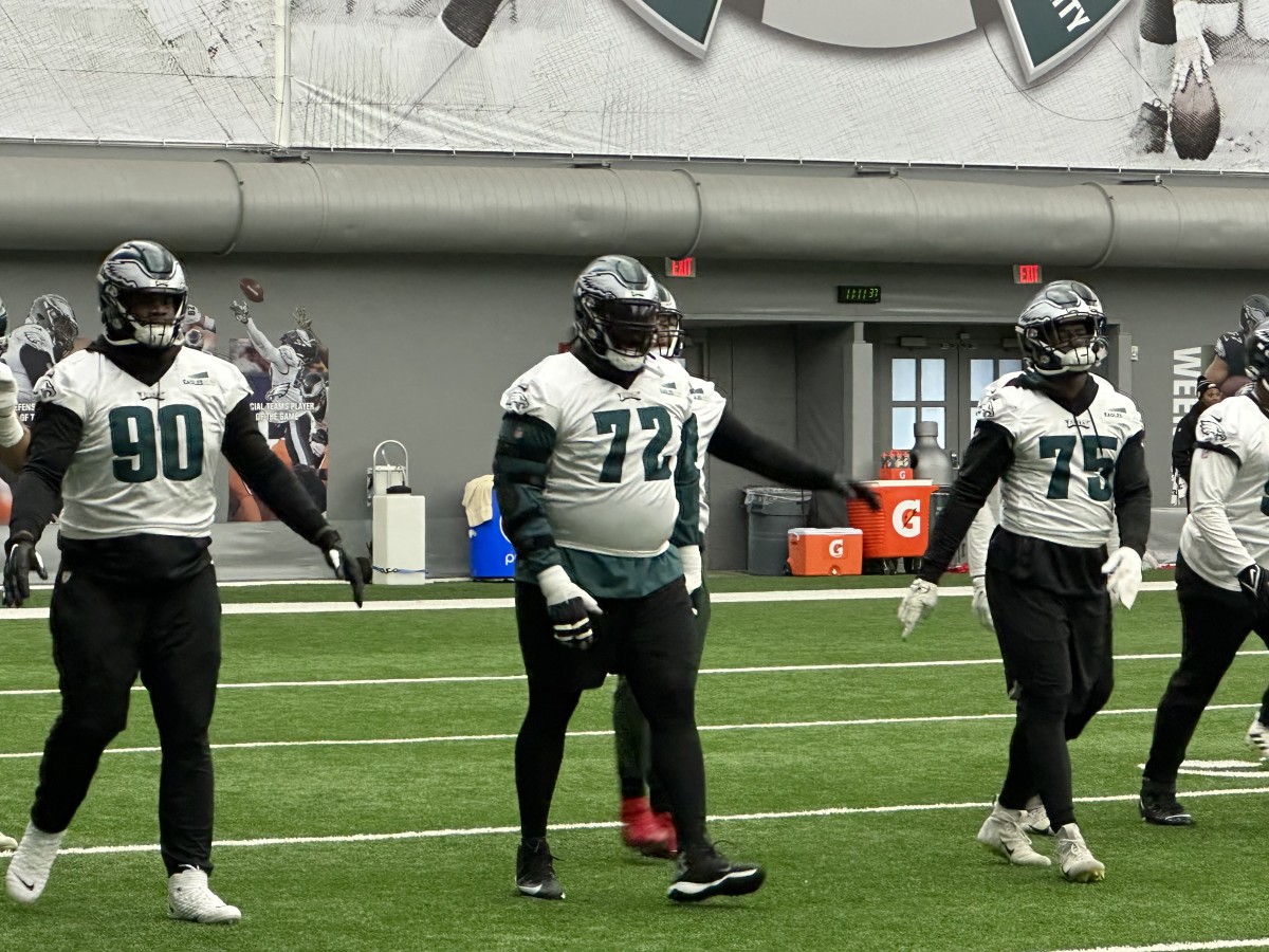 Jordan Davis (90), Linval Joseph (72), and Tarron Jackson (75) get loose prior to practice as Eagles prepared to play the Giants in the divisional round.