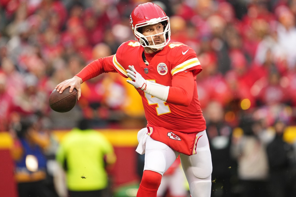 Chiefs quarterback Chad Henne replaced Patrick Mahomes and led Kansas City on a 12-play, 98-yard scoring drive.