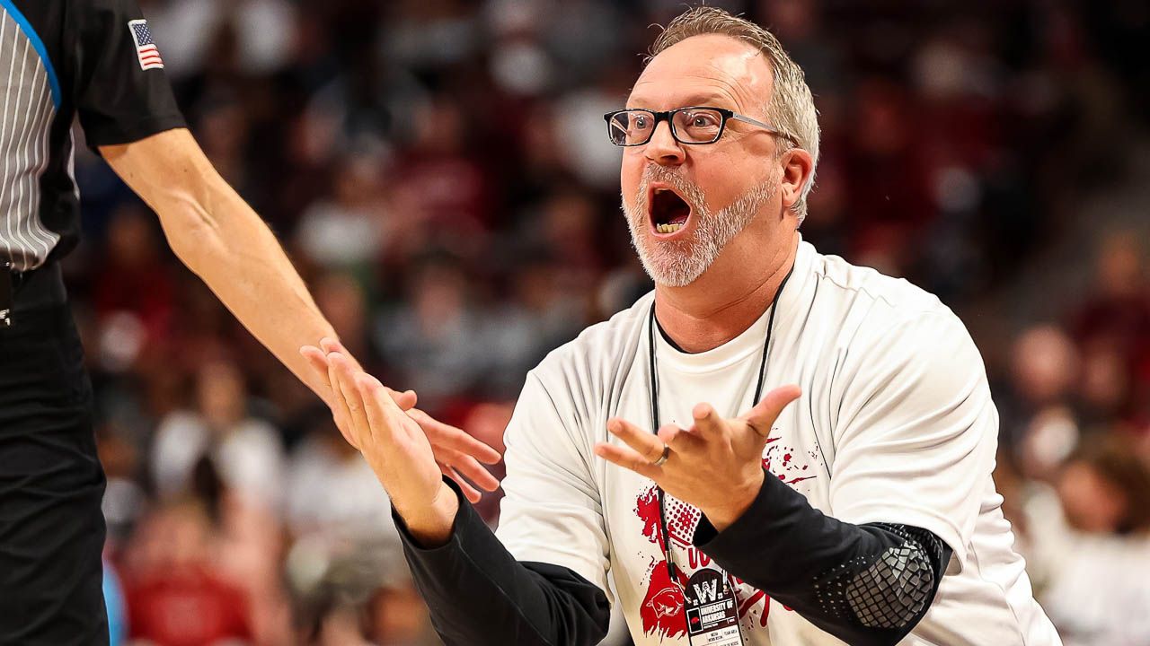 Razorbacks get steamrolled on road by No. 1 South Carolina - Sports Illustrated All Hogs News, Analysis and More - Vimarsana News
