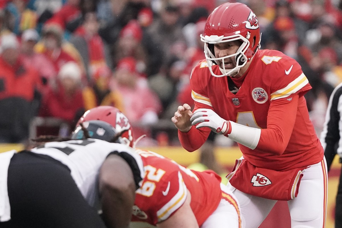 Chiefs backup quarterback Chad Henne came in for an injured Patrick Mahomes and led Kansas City on a 12-play, 98-yard scoring drive.