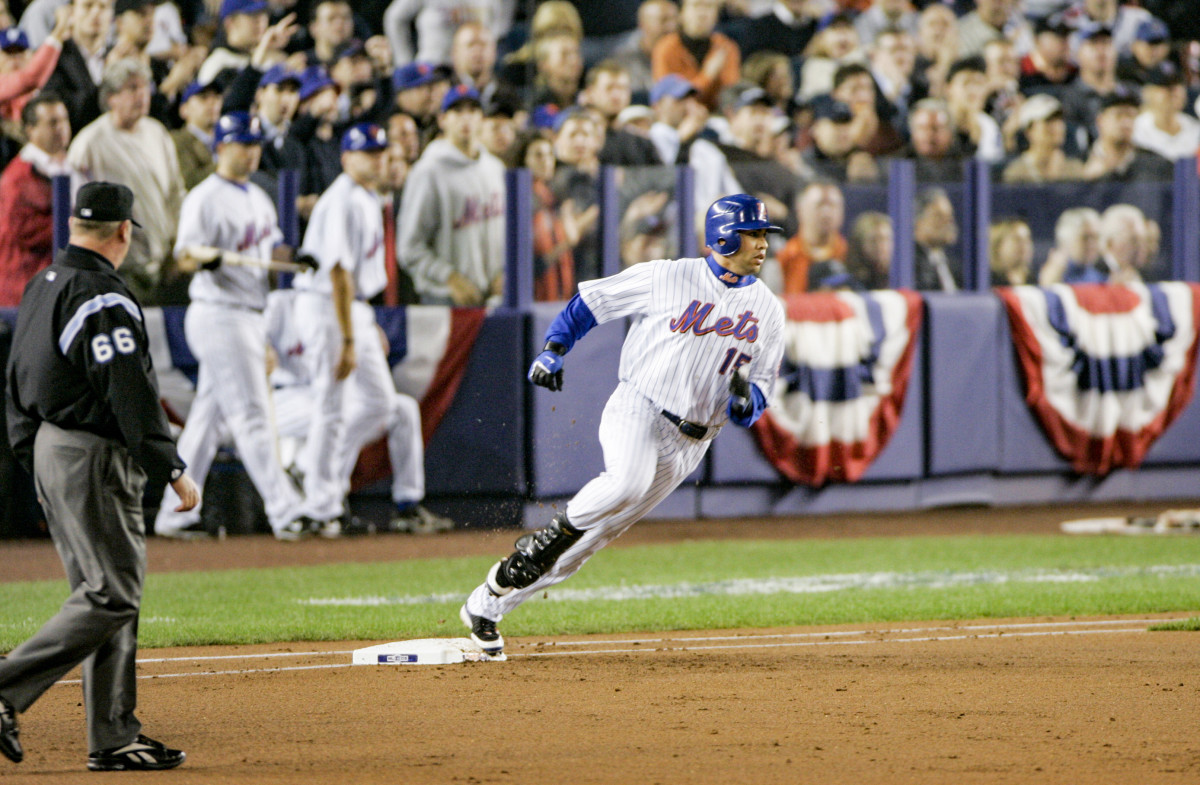 Carlos Beltrán runs the bases