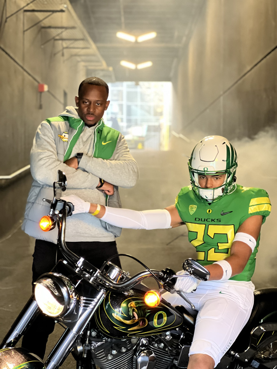 Marco Jones poses with defensive assistant Tony Washington Jr. during a trip to Oregon.
