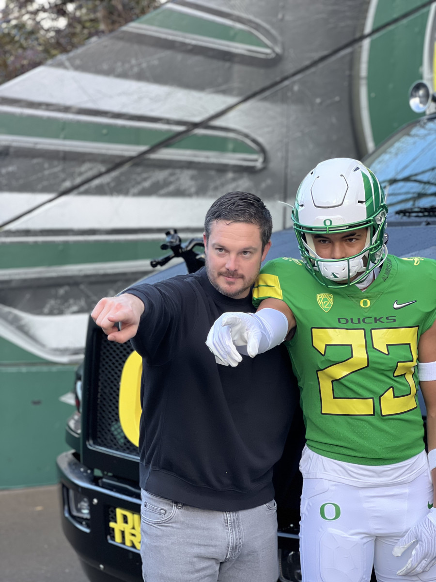 Marco Jones poses with head coach Dan Lanning during a trip to Eugene.
