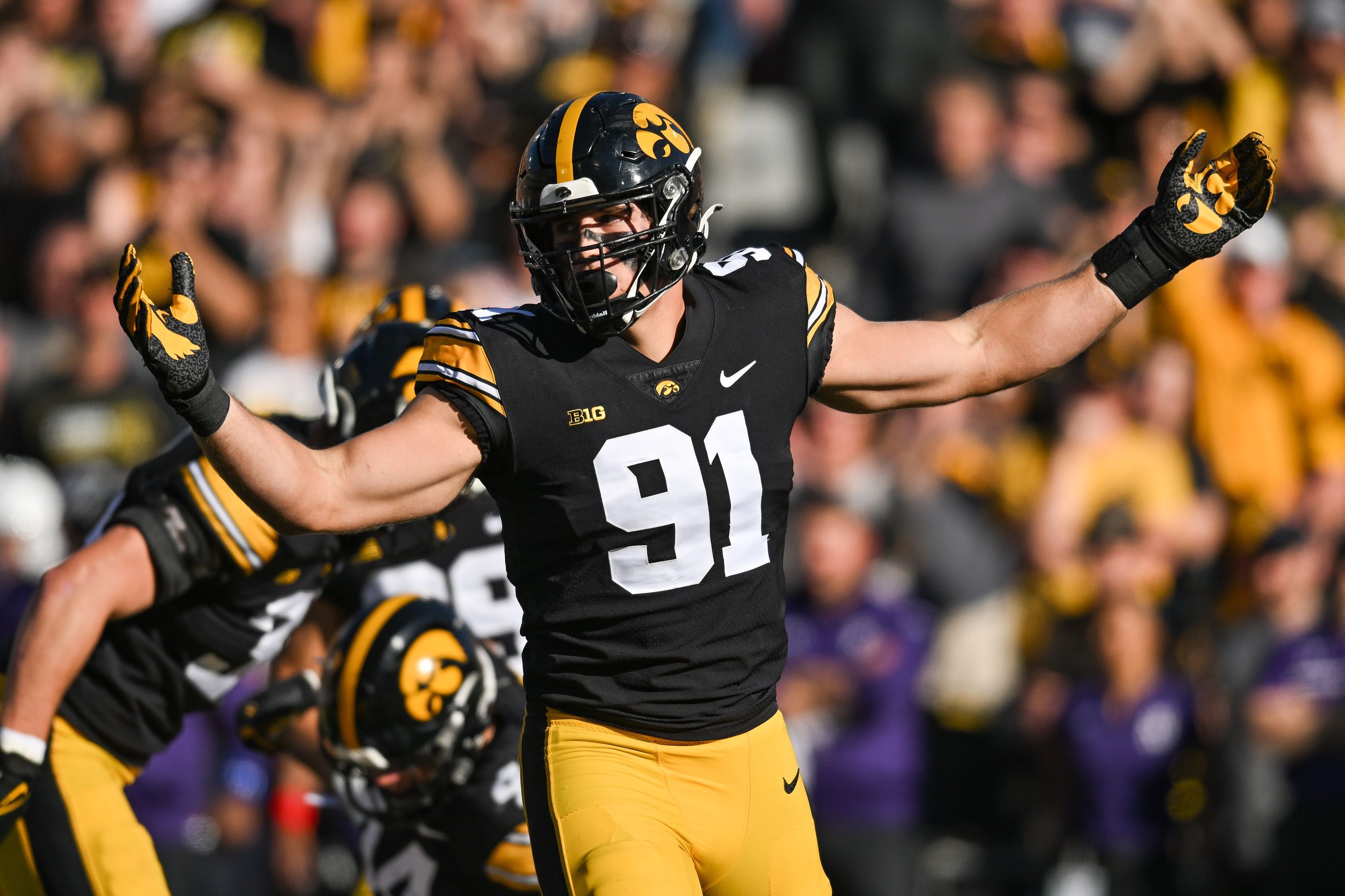Denver Broncos Take Iowa Edge Rusher Lukas Van Ness in NFL.com Mock - Sports Illustrated Mile High Huddle: Denver Broncos News, Analysis and More - Vimarsana News