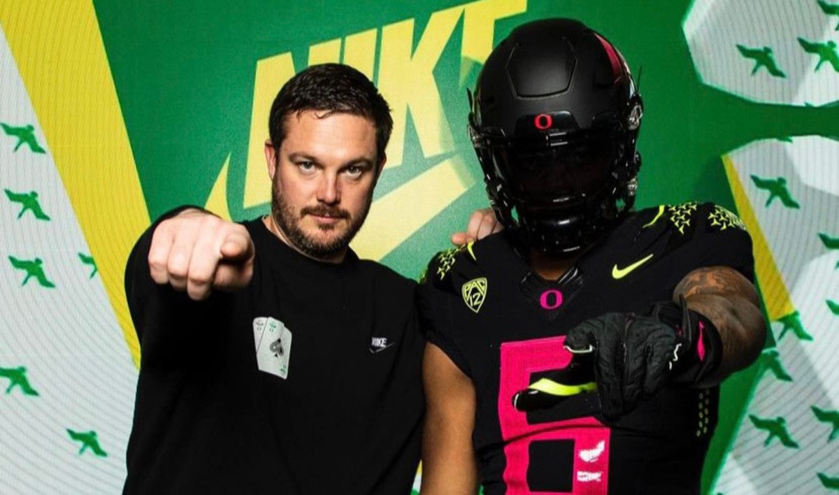 LOOK: Prospects Flock to Eugene to Visit Oregon Football During Big Recruiting Weekend - Sports Illustrated Oregon Ducks News, Analysis and More - Vimarsana News