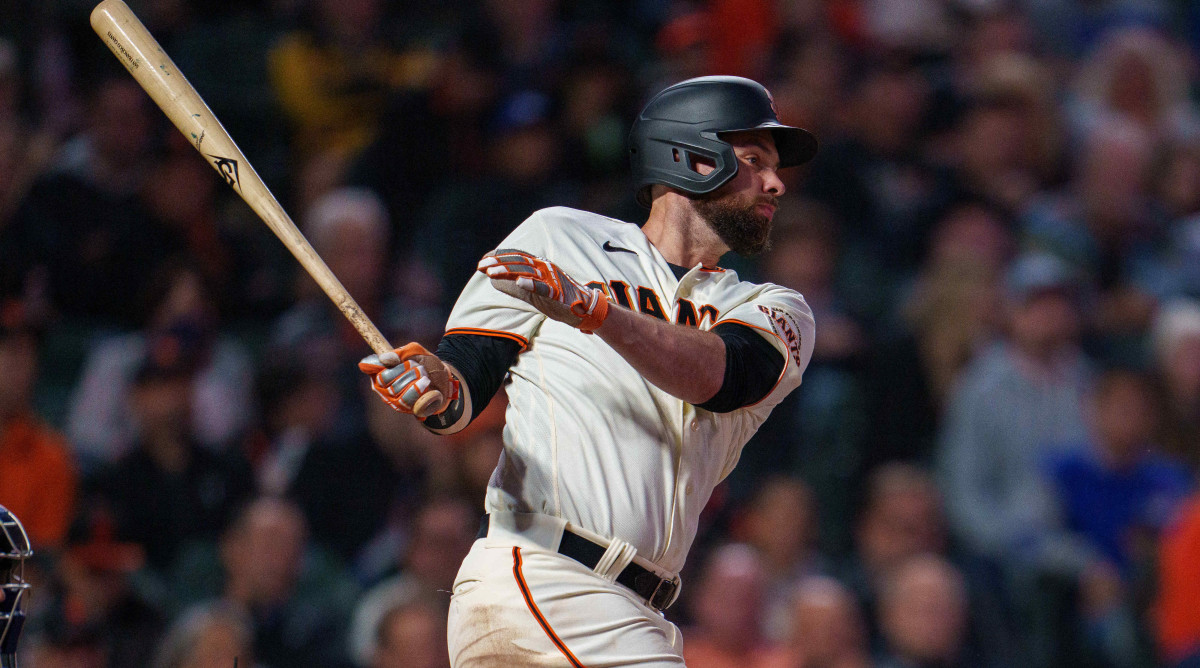 Giants first baseman Brandon Belt takes a swing