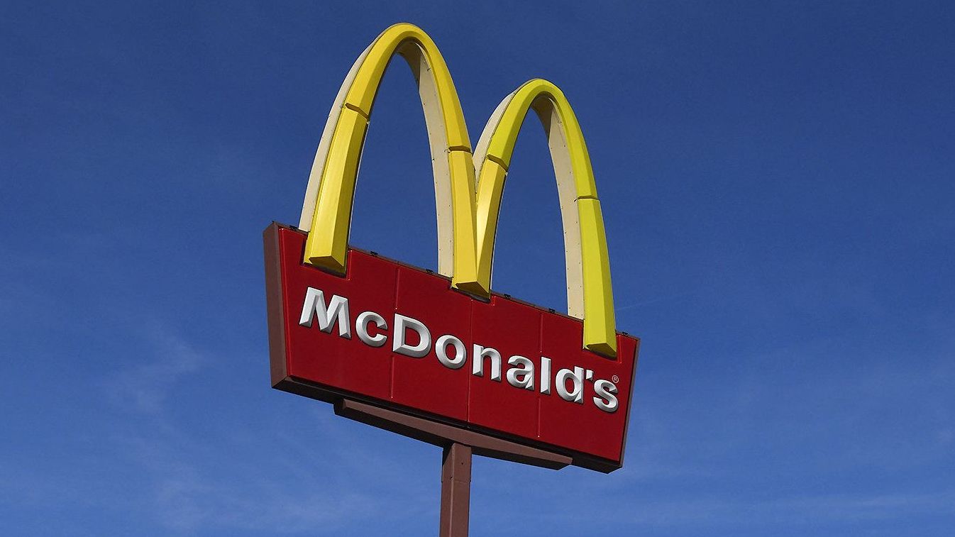 Door Dash McDonald's delivery during college basketball game goes viral - Vimarsana News