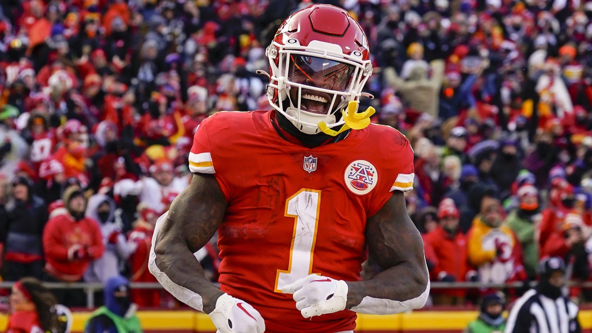 Jerick McKinnon celebrates during a Chiefs game