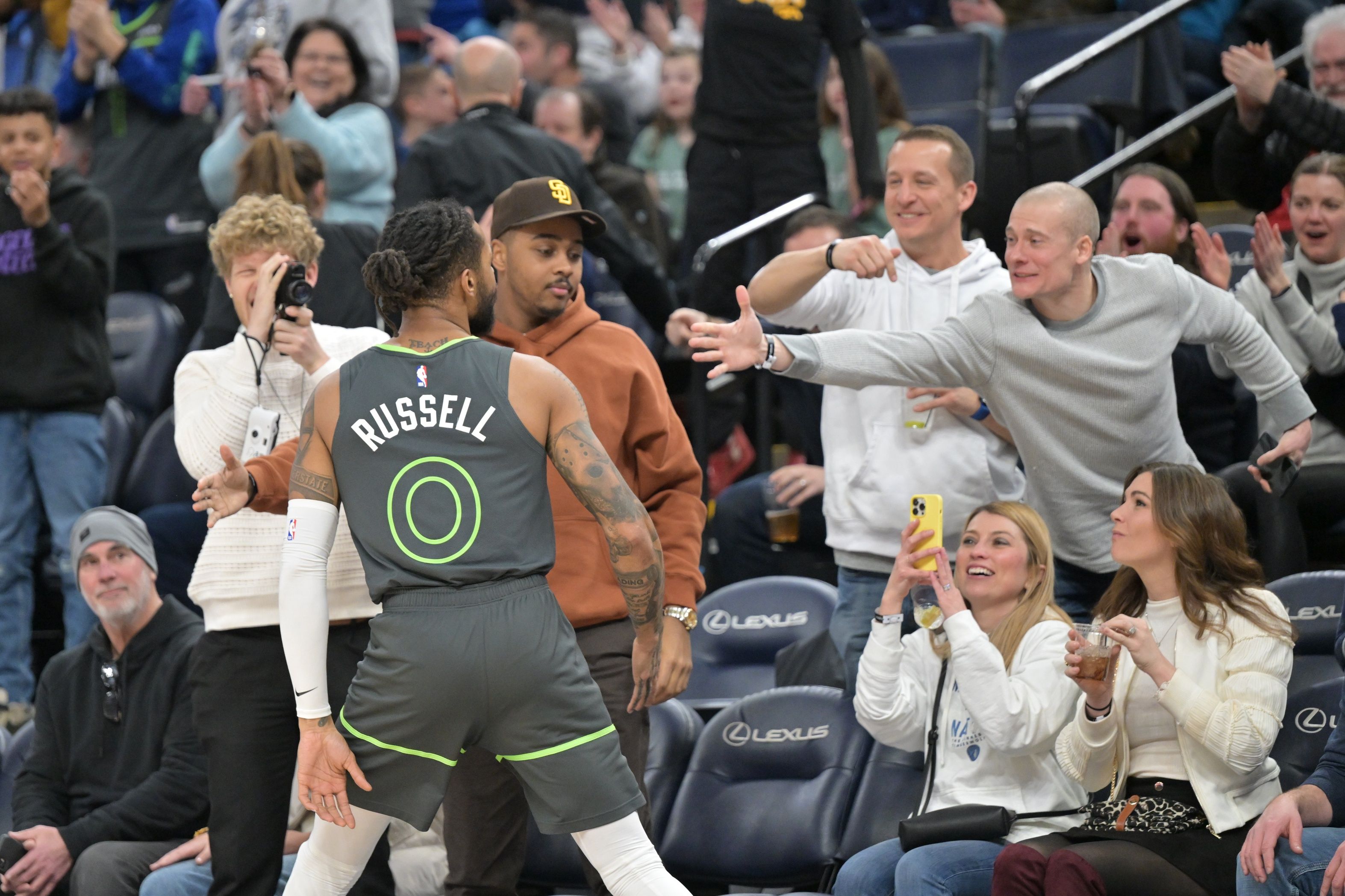 Timberwolves keep rolling on hot night from Anthony Edwards, D'Angelo Russell - Sports Illustrated Minnesota Sports, News, Analysis, and More - Vimarsana News