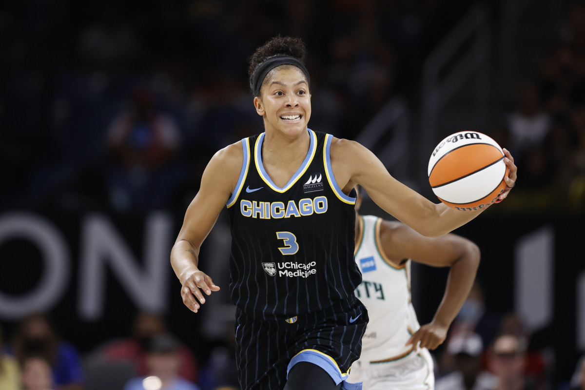 Candace Parker dribbles the ball while in a Chicago Sky uniform